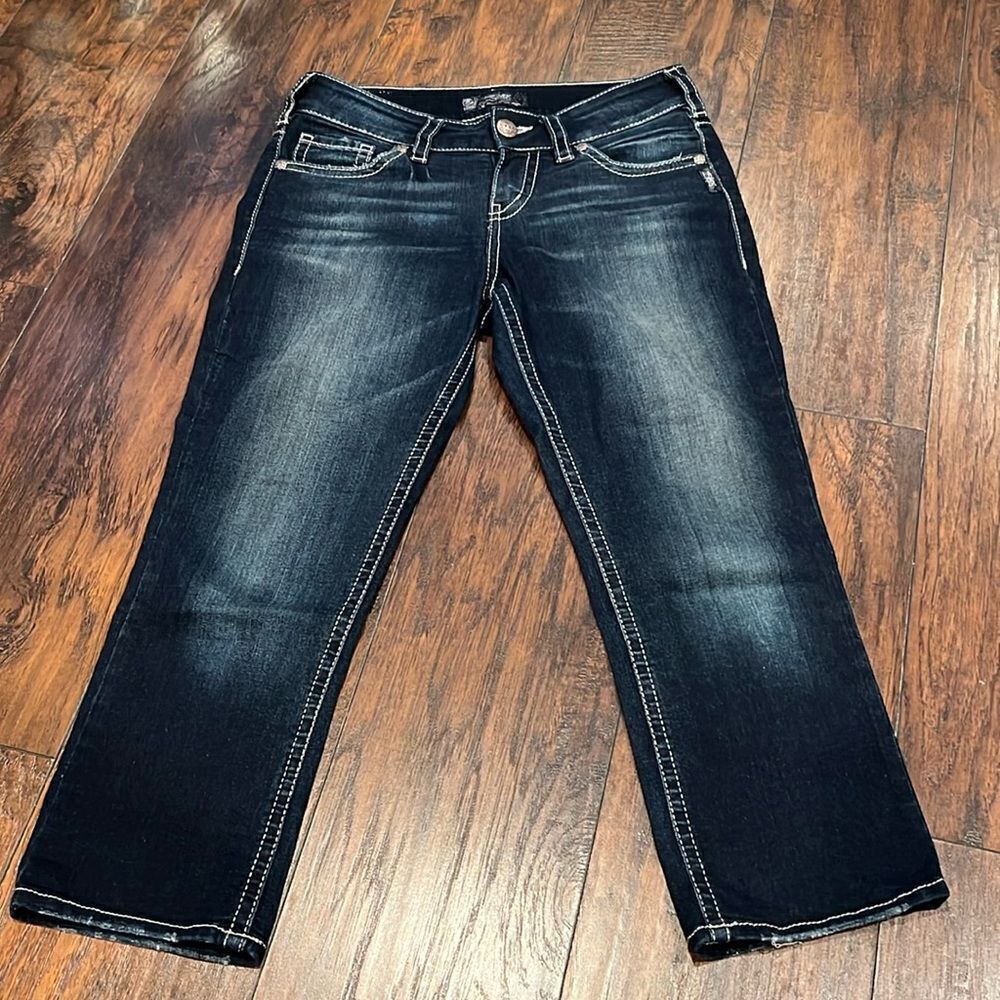 Silver Suki mid capri jeans chunky stitching size 29 in EUC dark‎ wash